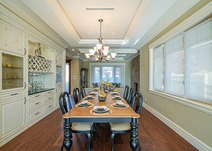Spacious Cozy House In Vancouver West