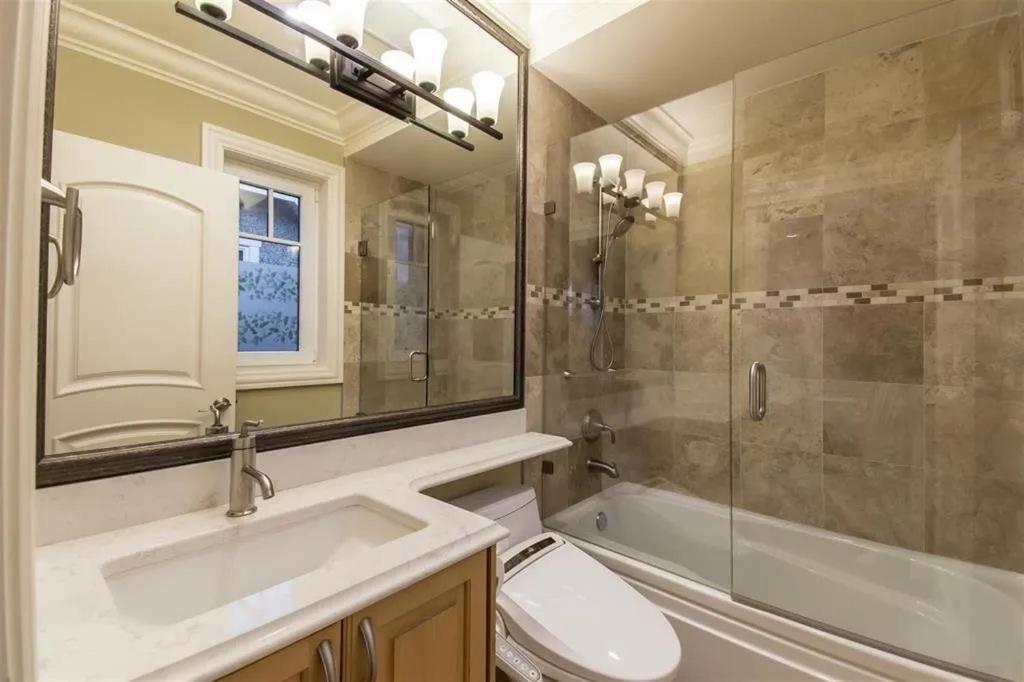 Spacious Cozy House In West *
